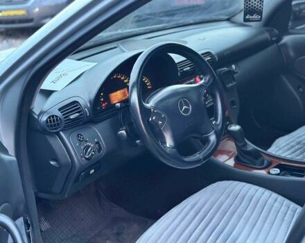 Серый Мерседес 220, объемом двигателя 2.1 л и пробегом 320 тыс. км за 3800 $, фото 8 на Automoto.ua