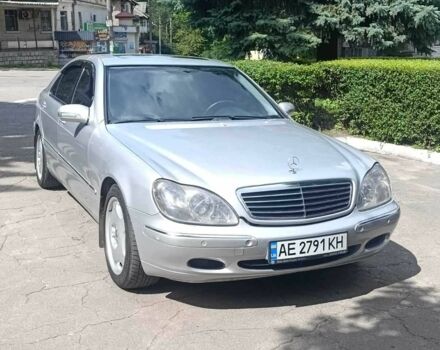 Сірий Мерседес 220, об'ємом двигуна 5 л та пробігом 300 тис. км за 6500 $, фото 1 на Automoto.ua