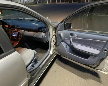 Серый Мерседес 220, объемом двигателя 2.1 л и пробегом 397 тыс. км за 3300 $, фото 8 на Automoto.ua