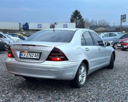 Серый Мерседес 220, объемом двигателя 2.1 л и пробегом 320 тыс. км за 3800 $, фото 3 на Automoto.ua