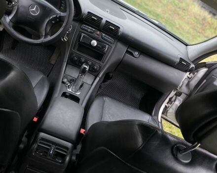 Серый Мерседес 220, объемом двигателя 2.1 л и пробегом 460 тыс. км за 5000 $, фото 4 на Automoto.ua