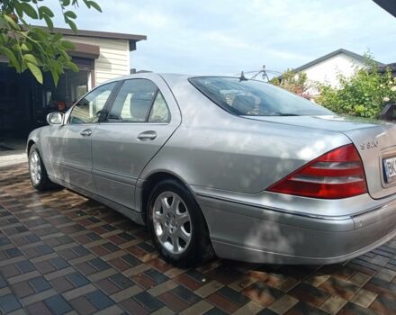 Серый Мерседес 220, объемом двигателя 3.2 л и пробегом 305 тыс. км за 6400 $, фото 1 на Automoto.ua