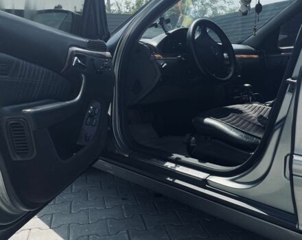 Сірий Мерседес 220, об'ємом двигуна 3.2 л та пробігом 358 тис. км за 3200 $, фото 5 на Automoto.ua