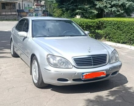 Серый Мерседес 220, объемом двигателя 5 л и пробегом 300 тыс. км за 6800 $, фото 1 на Automoto.ua