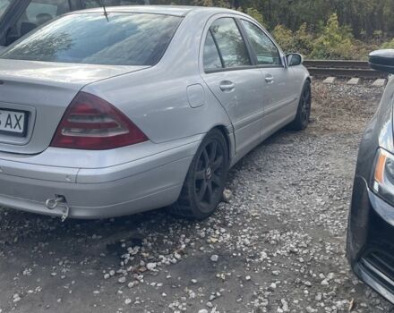 Серый Мерседес 220, объемом двигателя 2.1 л и пробегом 330 тыс. км за 1996 $, фото 1 на Automoto.ua