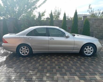 Серый Мерседес 220, объемом двигателя 3.2 л и пробегом 305 тыс. км за 6400 $, фото 4 на Automoto.ua