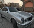 Серый Мерседес 220, объемом двигателя 3.2 л и пробегом 390 тыс. км за 4999 $, фото 1 на Automoto.ua