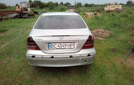 Сірий Мерседес 220, об'ємом двигуна 0 л та пробігом 211 тис. км за 3100 $, фото 1 на Automoto.ua
