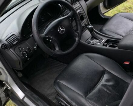 Серый Мерседес 220, объемом двигателя 2.1 л и пробегом 460 тыс. км за 5000 $, фото 5 на Automoto.ua