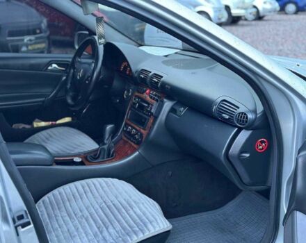 Серый Мерседес 220, объемом двигателя 2.1 л и пробегом 320 тыс. км за 3800 $, фото 4 на Automoto.ua