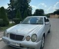 Серый Мерседес 220, объемом двигателя 2.1 л и пробегом 560 тыс. км за 3700 $, фото 1 на Automoto.ua