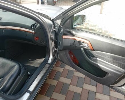 Серый Мерседес 220, объемом двигателя 3.2 л и пробегом 305 тыс. км за 6400 $, фото 8 на Automoto.ua