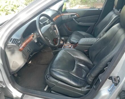 Серый Мерседес 220, объемом двигателя 3.2 л и пробегом 305 тыс. км за 6400 $, фото 17 на Automoto.ua