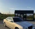 Сірий Мерседес 220, об'ємом двигуна 2.2 л та пробігом 433 тис. км за 3406 $, фото 1 на Automoto.ua