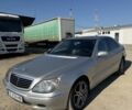Серый Мерседес 220, объемом двигателя 3.2 л и пробегом 350 тыс. км за 5523 $, фото 1 на Automoto.ua
