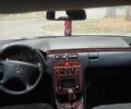 Серый Мерседес 220, объемом двигателя 2.1 л и пробегом 600 тыс. км за 2099 $, фото 1 на Automoto.ua