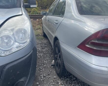 Серый Мерседес 220, объемом двигателя 2.1 л и пробегом 330 тыс. км за 1996 $, фото 2 на Automoto.ua