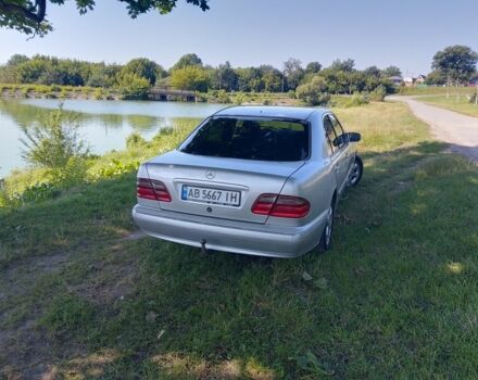 Серый Мерседес 220, объемом двигателя 2.1 л и пробегом 340 тыс. км за 3150 $, фото 8 на Automoto.ua