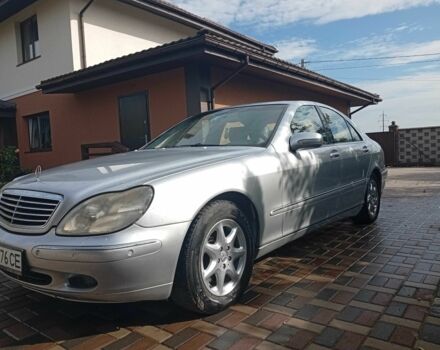 Серый Мерседес 220, объемом двигателя 3.2 л и пробегом 305 тыс. км за 6400 $, фото 2 на Automoto.ua