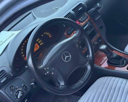 Серый Мерседес 220, объемом двигателя 2.1 л и пробегом 320 тыс. км за 3800 $, фото 7 на Automoto.ua