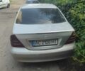 Серый Мерседес 220, объемом двигателя 2.1 л и пробегом 300 тыс. км за 3300 $, фото 3 на Automoto.ua