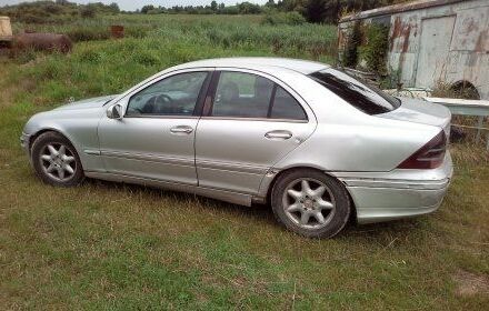Сірий Мерседес 220, об'ємом двигуна 0 л та пробігом 211 тис. км за 3100 $, фото 3 на Automoto.ua