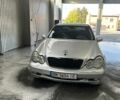 Сірий Мерседес 220, об'ємом двигуна 2.2 л та пробігом 381 тис. км за 4017 $, фото 1 на Automoto.ua