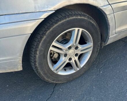 Серый Мерседес 220, объемом двигателя 2.2 л и пробегом 300 тыс. км за 1950 $, фото 2 на Automoto.ua