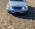 Серый Мерседес 220, объемом двигателя 3.2 л и пробегом 312 тыс. км за 4000 $, фото 1 на Automoto.ua