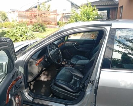 Серый Мерседес 220, объемом двигателя 3.2 л и пробегом 305 тыс. км за 6400 $, фото 3 на Automoto.ua