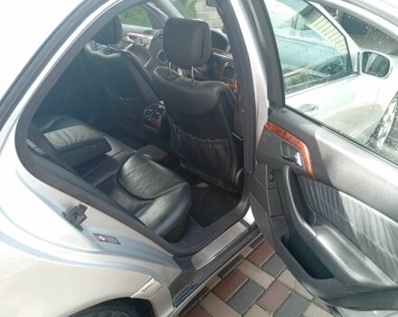 Серый Мерседес 220, объемом двигателя 3.2 л и пробегом 305 тыс. км за 6400 $, фото 10 на Automoto.ua