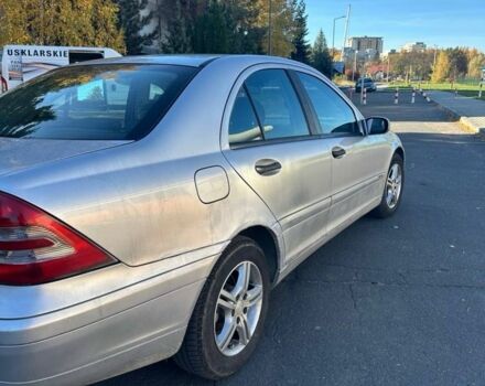 Серый Мерседес 220, объемом двигателя 2.2 л и пробегом 300 тыс. км за 1950 $, фото 5 на Automoto.ua