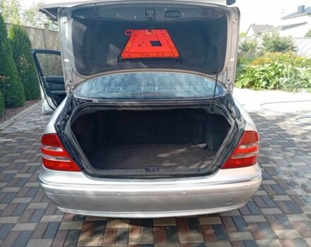 Серый Мерседес 220, объемом двигателя 3.2 л и пробегом 305 тыс. км за 6400 $, фото 7 на Automoto.ua