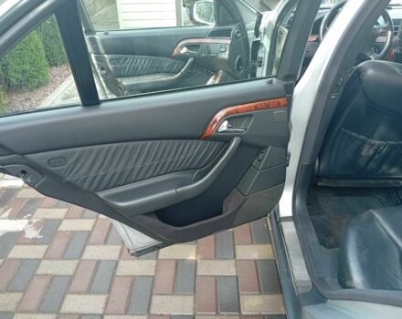 Серый Мерседес 220, объемом двигателя 3.2 л и пробегом 305 тыс. км за 6400 $, фото 11 на Automoto.ua