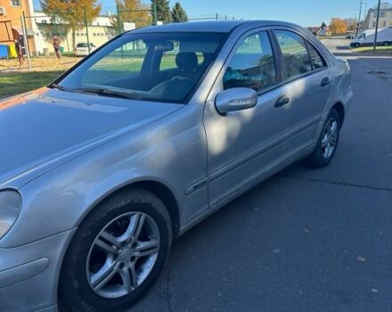 Серый Мерседес 220, объемом двигателя 2.2 л и пробегом 300 тыс. км за 1950 $, фото 1 на Automoto.ua