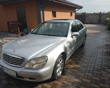 Серый Мерседес 220, объемом двигателя 3.2 л и пробегом 305 тыс. км за 6400 $, фото 5 на Automoto.ua