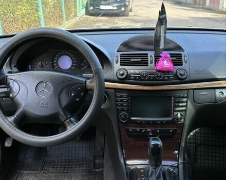 Серый Мерседес 220, объемом двигателя 2.2 л и пробегом 380 тыс. км за 3200 $, фото 4 на Automoto.ua