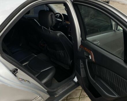 Серый Мерседес 220, объемом двигателя 3.2 л и пробегом 350 тыс. км за 4699 $, фото 12 на Automoto.ua