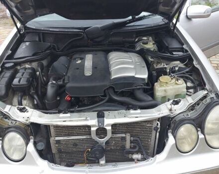 Серый Мерседес 220, объемом двигателя 2.1 л и пробегом 535 тыс. км за 2963 $, фото 1 на Automoto.ua