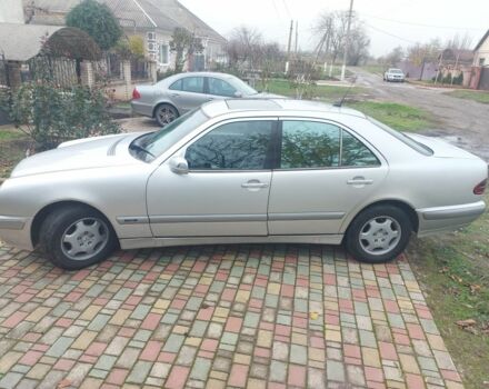 Серый Мерседес 220, объемом двигателя 2.1 л и пробегом 535 тыс. км за 2963 $, фото 14 на Automoto.ua