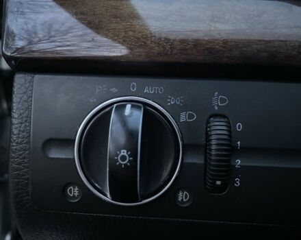 Серый Мерседес 220, объемом двигателя 2.2 л и пробегом 351 тыс. км за 5400 $, фото 5 на Automoto.ua