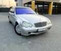 Серый Мерседес 220, объемом двигателя 2.1 л и пробегом 380 тыс. км за 4508 $, фото 1 на Automoto.ua