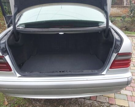 Серый Мерседес 220, объемом двигателя 2.1 л и пробегом 535 тыс. км за 2963 $, фото 2 на Automoto.ua