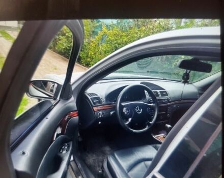 Серый Мерседес 220, объемом двигателя 3.2 л и пробегом 400 тыс. км за 3927 $, фото 2 на Automoto.ua