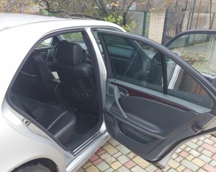 Серый Мерседес 220, объемом двигателя 2.1 л и пробегом 535 тыс. км за 2963 $, фото 9 на Automoto.ua