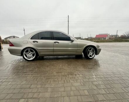 Серый Мерседес 220, объемом двигателя 2.1 л и пробегом 300 тыс. км за 5200 $, фото 4 на Automoto.ua