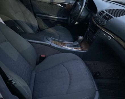 Серый Мерседес 220, объемом двигателя 2.2 л и пробегом 351 тыс. км за 5400 $, фото 7 на Automoto.ua