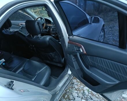 Сірий Мерседес 220, об'ємом двигуна 3 л та пробігом 397 тис. км за 4600 $, фото 2 на Automoto.ua
