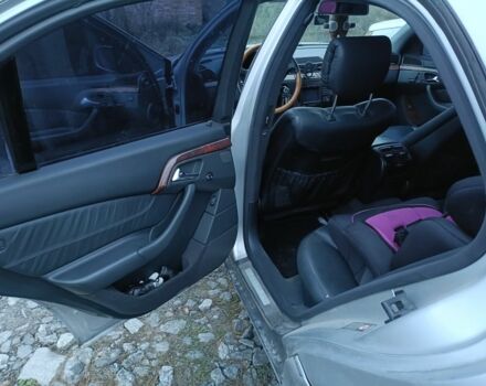 Сірий Мерседес 220, об'ємом двигуна 3 л та пробігом 397 тис. км за 4600 $, фото 3 на Automoto.ua