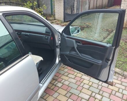 Серый Мерседес 220, объемом двигателя 2.1 л и пробегом 535 тыс. км за 2963 $, фото 8 на Automoto.ua